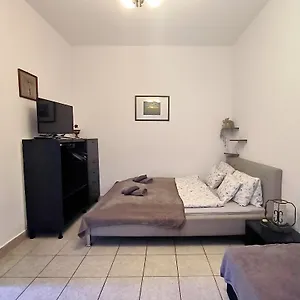  Apartment Caesar